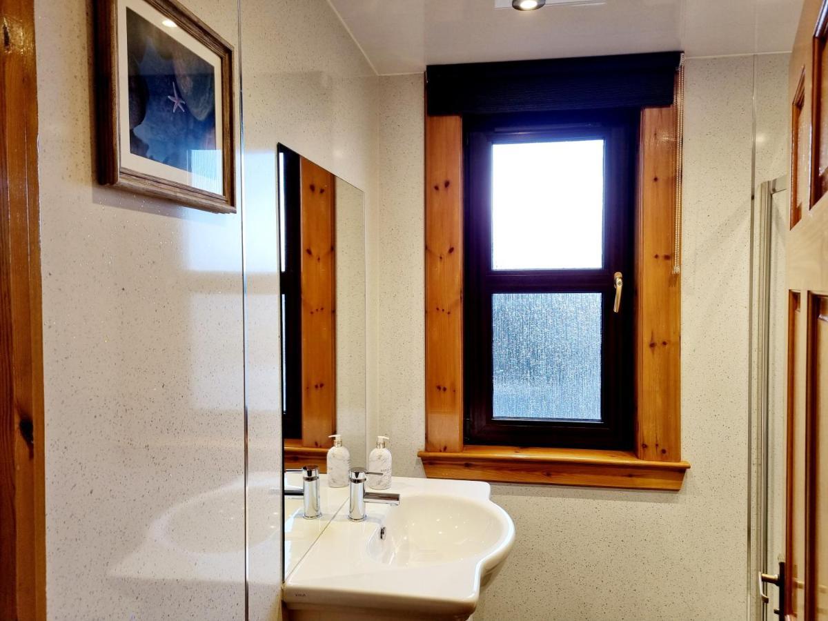 Inverness City 3 Bedroom House Free Parking 외부 사진